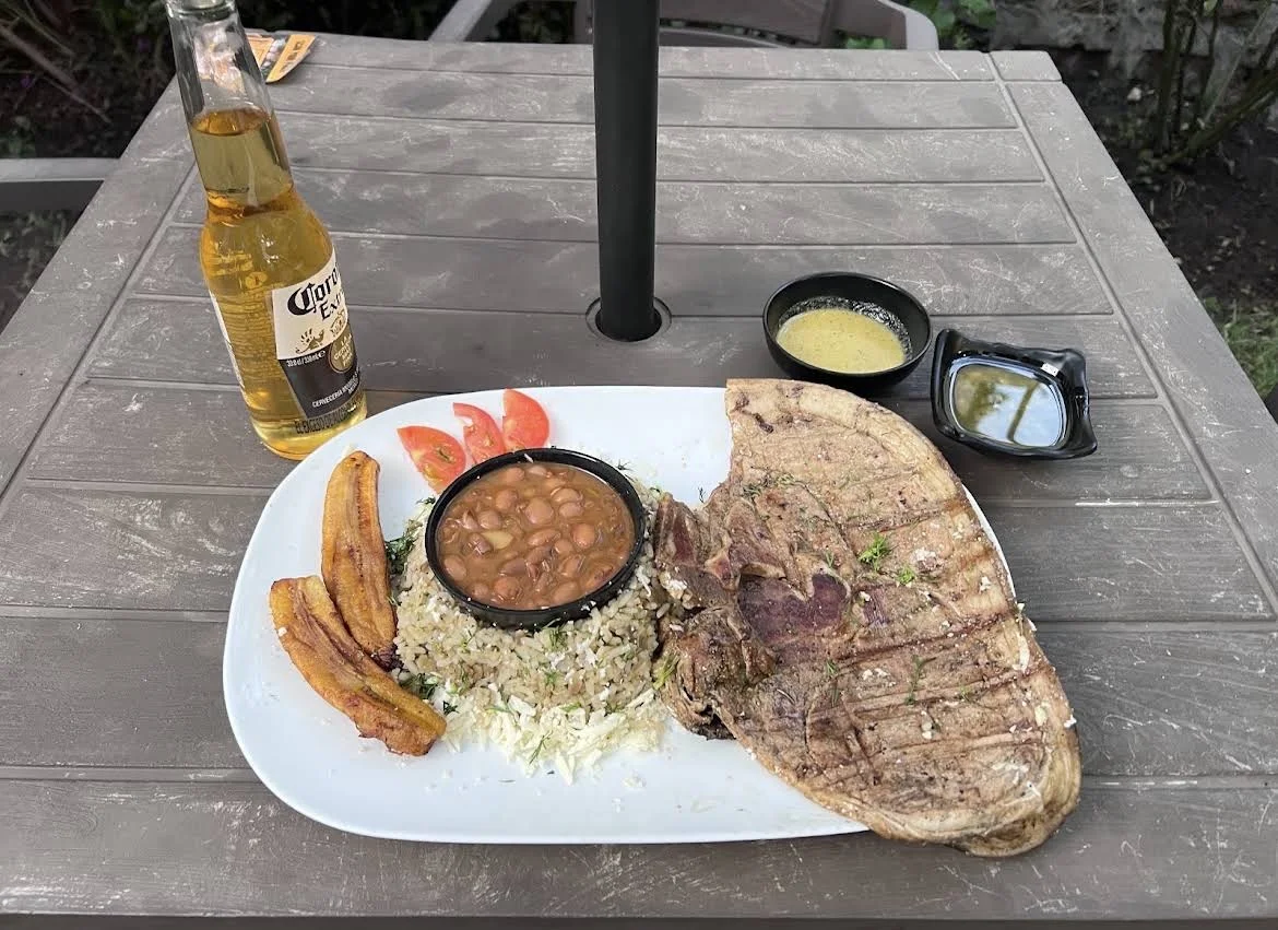 Plato del restaurante como referencia visual de promoción